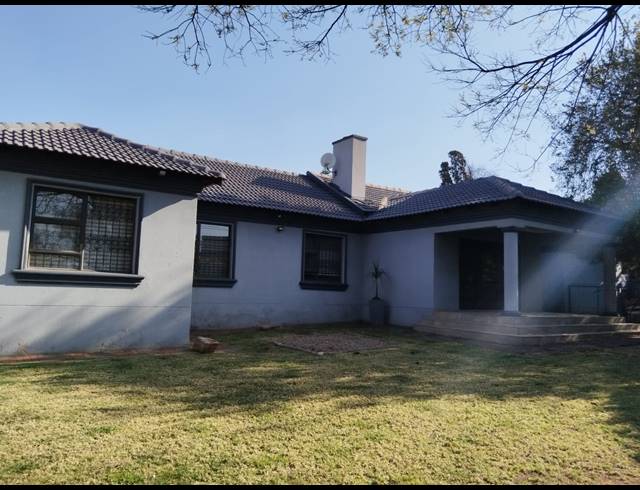 3 BEDROOM FREESTANDING TO LET IN BIRCH ACRES